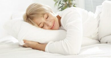 العناية بوسادة النوم: خطوات لضمان نوم صحي ومريح